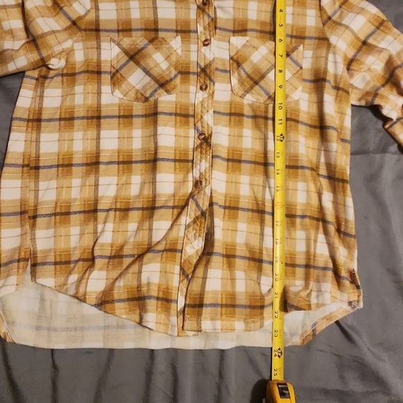 Yellowstone Inspired Flannel, Plaid‎ Button Up, High-Low Hem, Size Large - Picture 3 of 5
